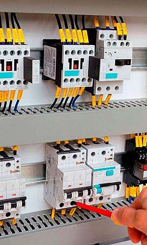 Manutenção em comandos elétricos Manutenção em comandos elétricos