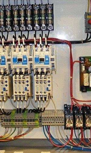 Montagem de painéis elétricos industriais  Montagem de painéis elétricos industriais