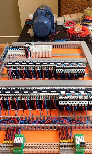 Montagem e automação industrial Montagem e automação industrial